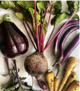 légumes posés sur du marbre